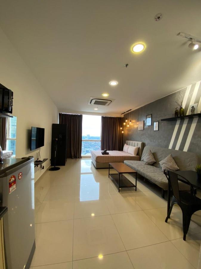 Pinnacle Pj @ Penguin Homes Petaling Jaya Exterior photo